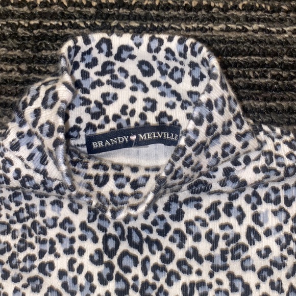 Brandy Melville Blue cheetah turtleneck long sleeve cropped shirt - Picture 2 of 2